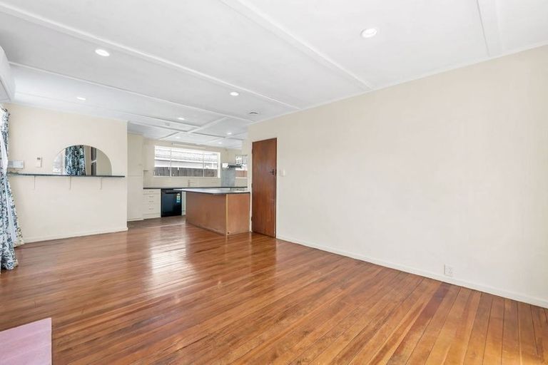 Photo of property in 34 Landon Avenue, Mangere East, Auckland, 2024