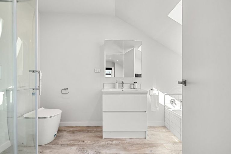 Photo of property in 90a Cambridge Terrace, Waterloo, Lower Hutt, 5011