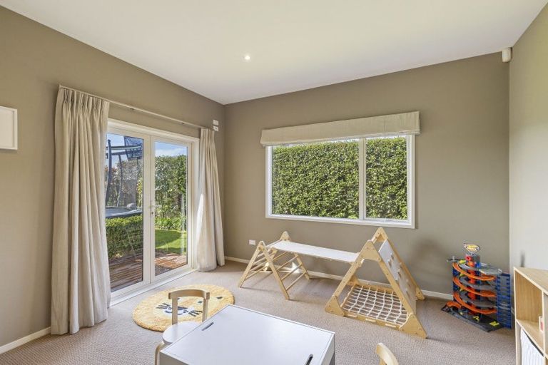 Photo of property in 10 Sampson Avenue, Waiwhakaiho, New Plymouth, 4312