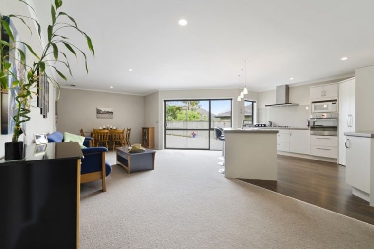 Photo of property in 12 Toscana Drive, Karaka, Papakura, 2113