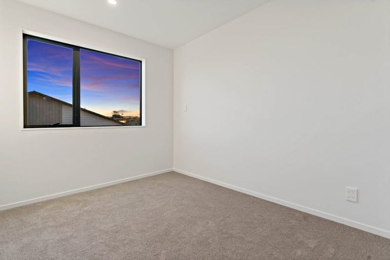 Photo of property in 1/16 Binsted Road, New Lynn, Auckland, 0600