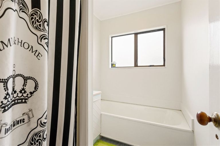 Photo of property in 1/50a Tawa Crescent, Manurewa, Auckland, 2102