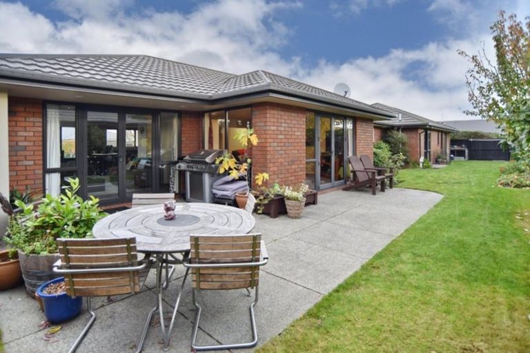 Photo of property in 2 Ross Place, Northwood, Christchurch, 8051