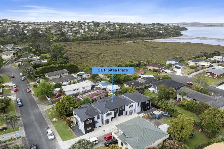 Photo of property in 21a Pipitea Place, Massey, Auckland, 0614