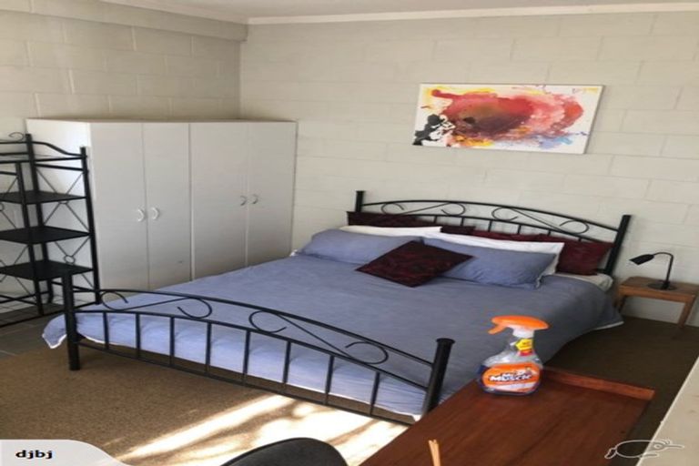 Photo of property in 45 Ravenwood Drive, Forrest Hill, Auckland, 0620