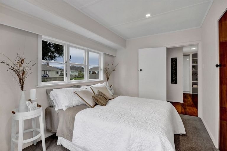 Photo of property in 13 Malone Place, Hawera, 4610