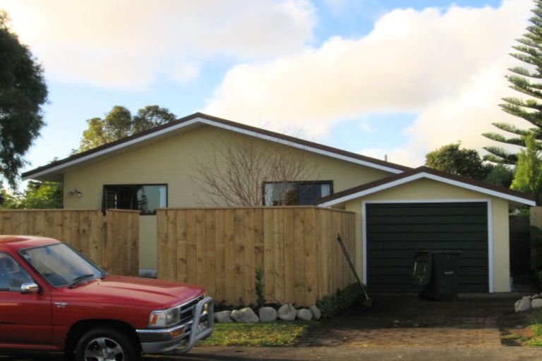 Photo of property in 35 Oriwa Street, Waikanae, 5036