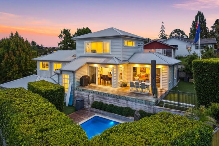 Photo of property in 24 Judkins Crescent, Cockle Bay, Auckland, 2014