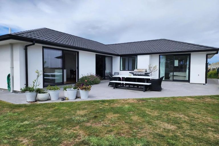 Photo of property in 63 Wairau Road, Oakura, 4314