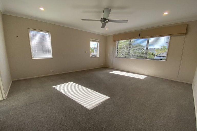 Photo of property in 4 Oak Bark Drive, Schnapper Rock, Auckland, 0632