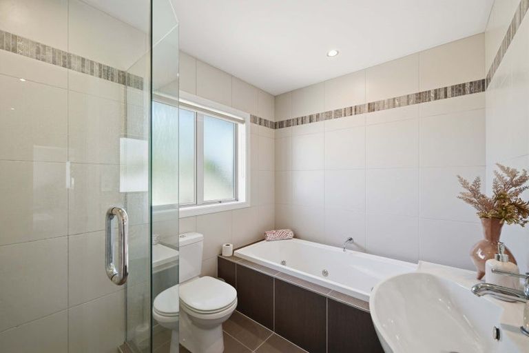 Photo of property in 31 Beechwood Road, Rothesay Bay, Auckland, 0630