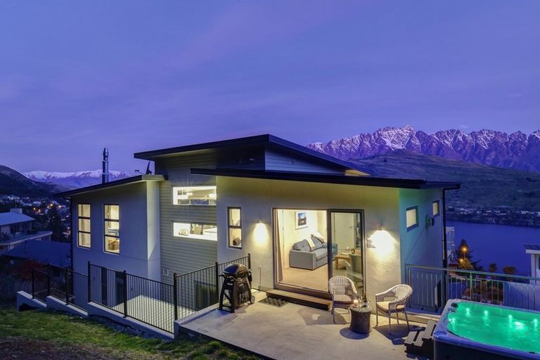 Photo of property in 23 Olivers Place, Queenstown, 9300