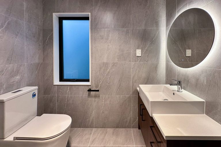Photo of property in 14c Serjeant Street, Henderson, Auckland, 0612
