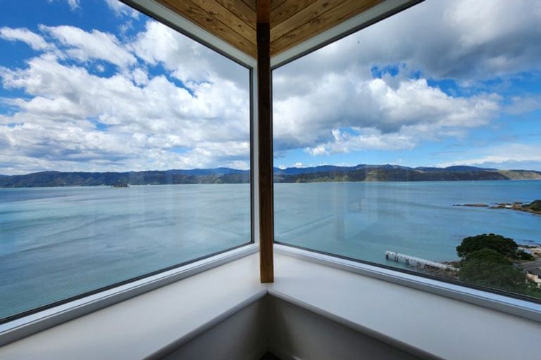 Photo of property in 1 Maramanui Way, Karaka Bays, Wellington, 6022