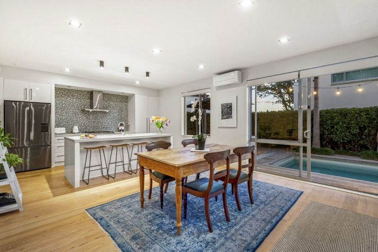 Photo of property in 15 Waitemata Road, Hauraki, Auckland, 0622