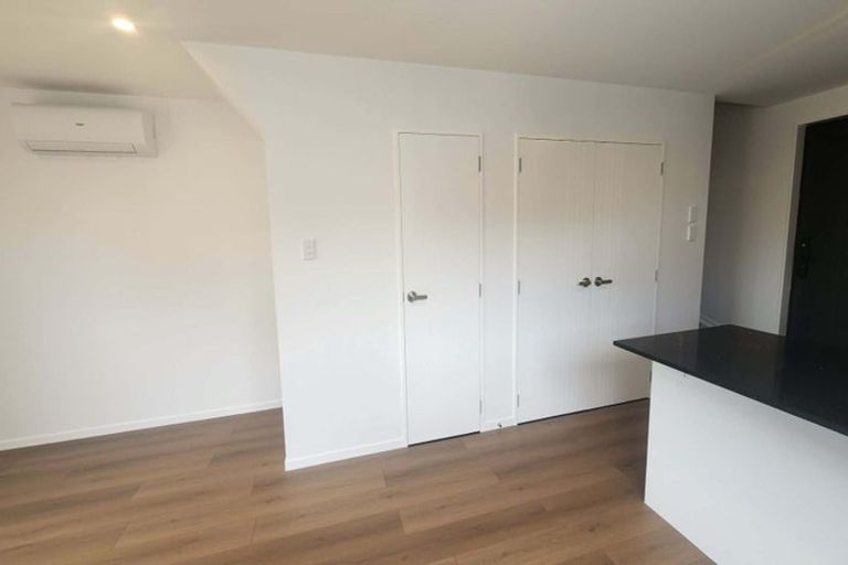 Photo of property in 2/19 Roberts Road, Glenfield, Auckland, 0629