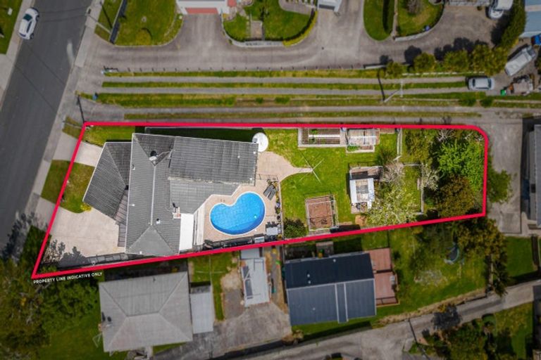 Photo of property in 24 Verbena Road, Birkdale, Auckland, 0626
