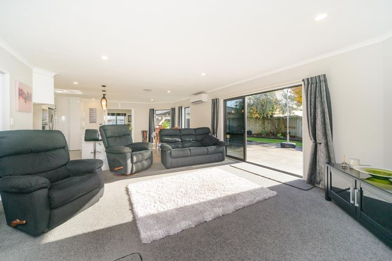 Photo of property in 14 Daniel Place, Kelvin Grove, Palmerston North, 4414