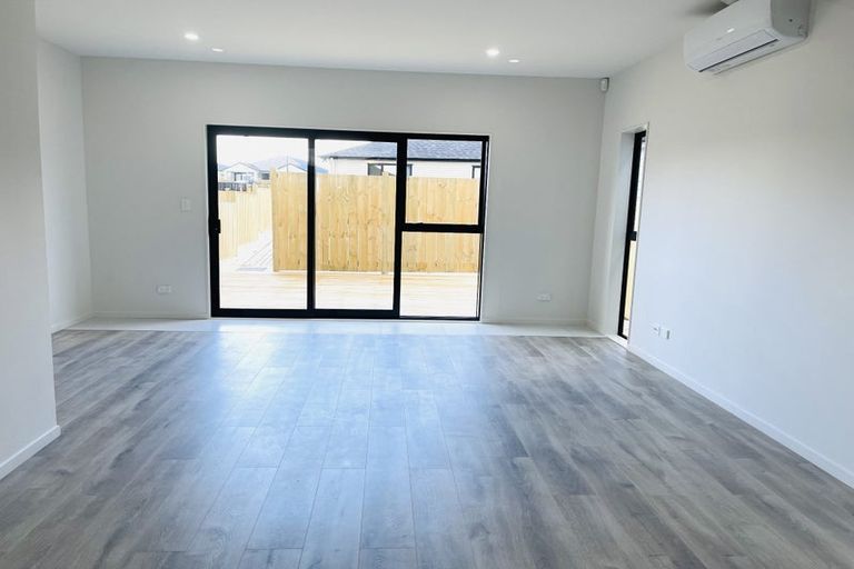 Photo of property in 42 Auranga Drive, Karaka, 2113