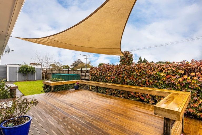 Photo of property in 18 Pukatea Street, Inglewood, 4330