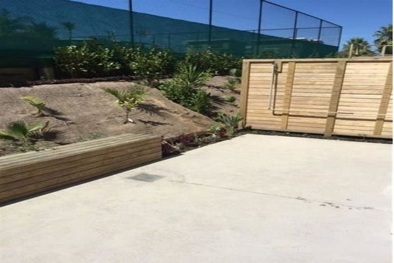 Photo of property in 8 Karauria Lane, Orewa, 0931