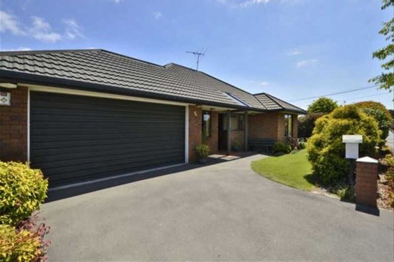 Photo of property in 2 Ngaio Street, Saint Martins, Christchurch, 8022