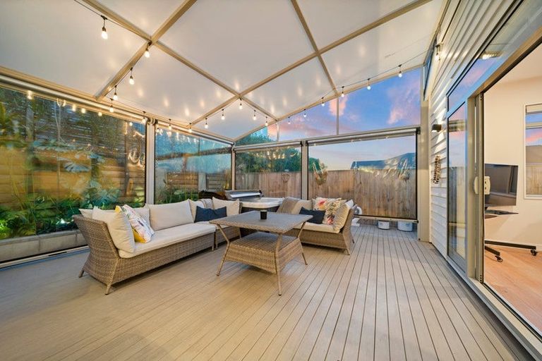 Photo of property in 1 Turutu Place, Long Bay, Auckland, 0630