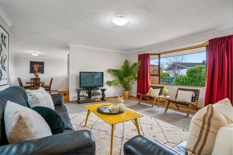 Photo of property in 1 Niddry Crescent, Winton, 9720