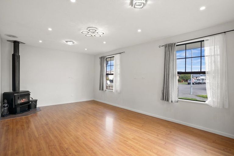 Photo of property in 11 Fiona Place, Hei Hei, Christchurch, 8042