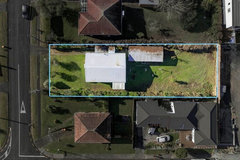 Photo of property in 52 Savoy Road, Glen Eden, Auckland, 0602