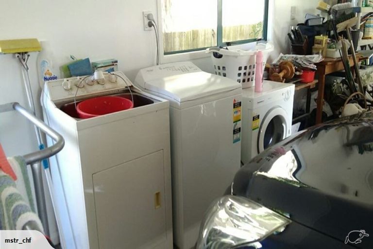 Photo of property in 2/485 Don Buck Road, Massey, Auckland, 0614