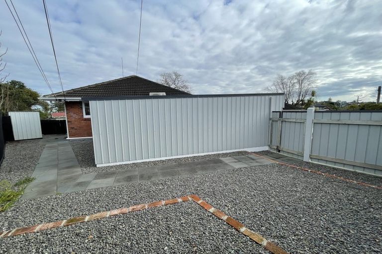 Photo of property in 31 Exmouth Road, Northcote, Auckland, 0627