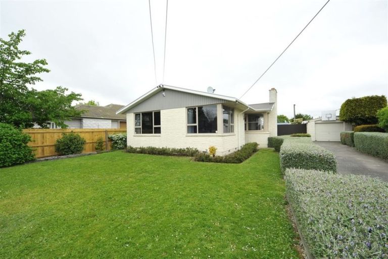 Photo of property in 37 Greendale Avenue, Avonhead, Christchurch, 8042