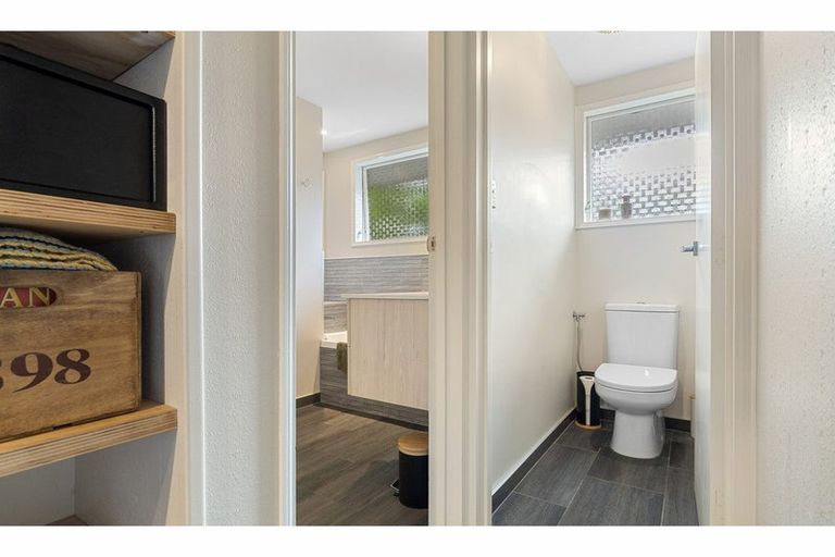 Photo of property in 2/5 Esher Place, Saint Martins, Christchurch, 8022