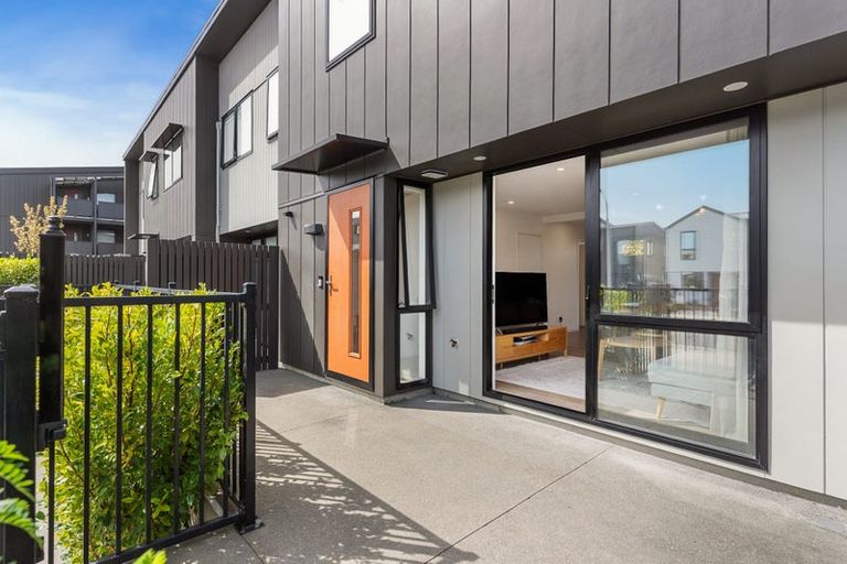 Photo of property in 37 Cessna Crescent, Mangere, Auckland, 2022