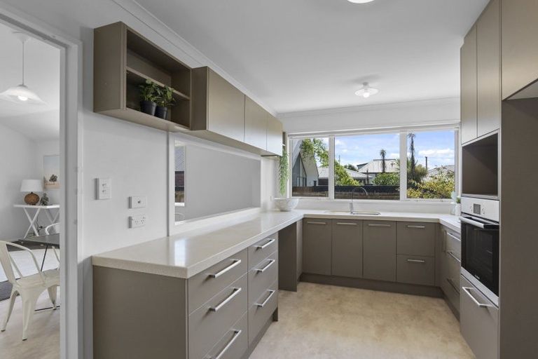 Photo of property in 74 Wilsons Road, Saint Martins, Christchurch, 8022