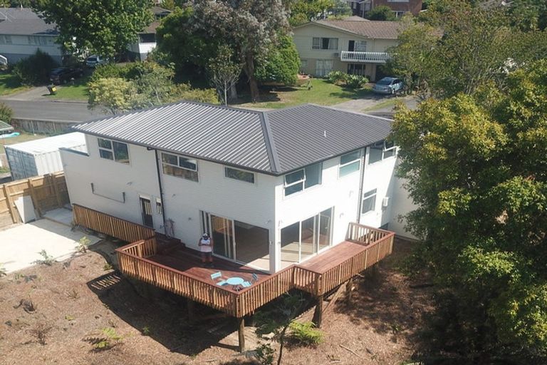 Photo of property in 20 De Val Drive, Titirangi, Auckland, 0604