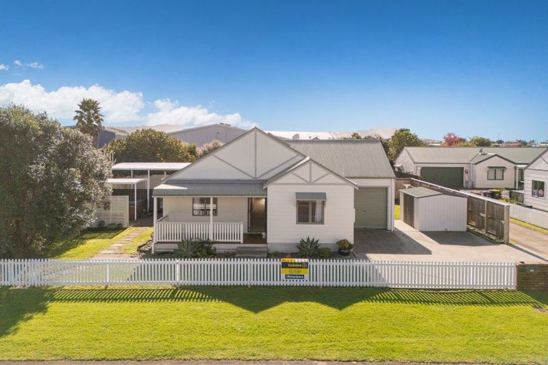Photo of property in 11 Cholmondeley Crescent, Whitianga, 3510