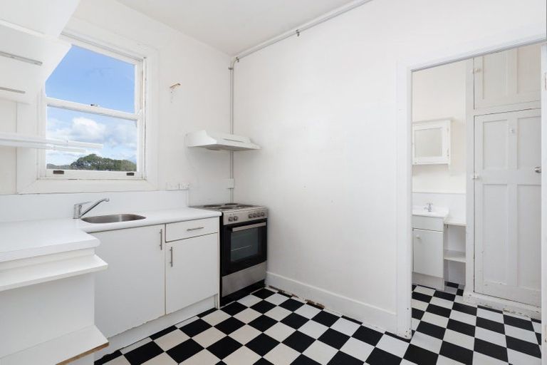 Photo of property in Devonport Apartments, 50/127 Saint Aubyn Street, New Plymouth, 4310