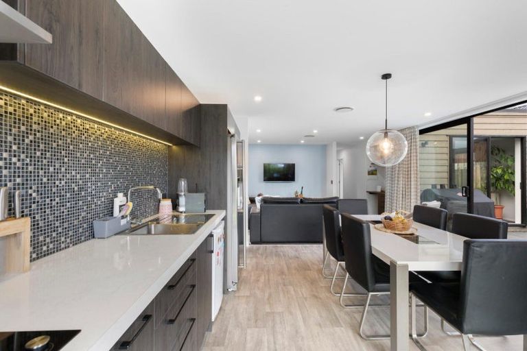 Photo of property in 24 Huxley Place, Lake Hayes, Queenstown, 9304