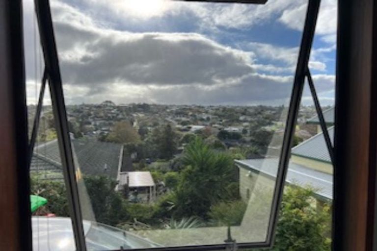 Photo of property in 1/29 Oaktree Avenue, Browns Bay, Auckland, 0630