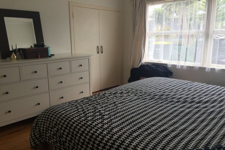 Photo of property in 2/26 Coroglen Avenue, Birkenhead, Auckland, 0626