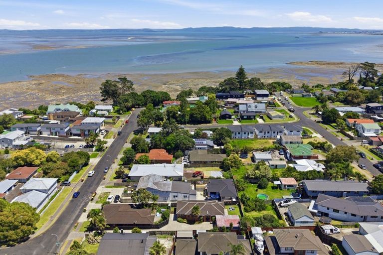 Photo of property in 25a Mcinnes Road, Weymouth, Auckland, 2103