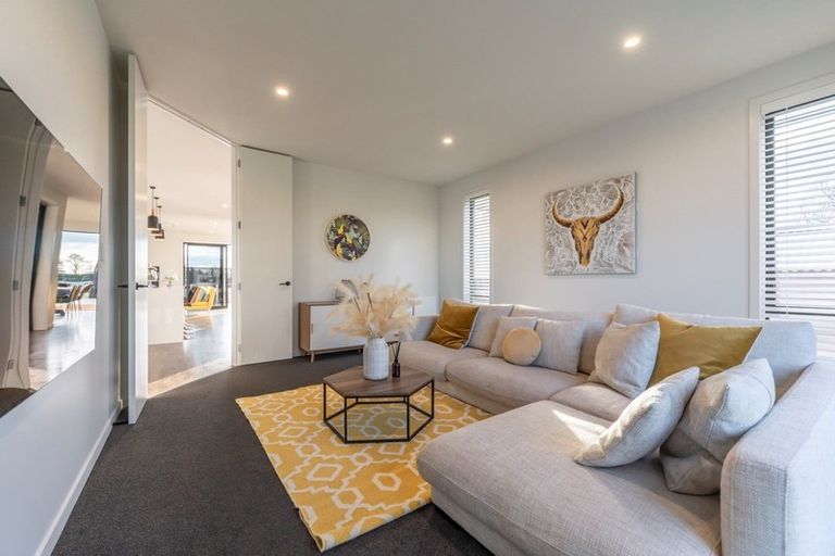 Photo of property in 33 Hogan Road, Cambridge, 3493