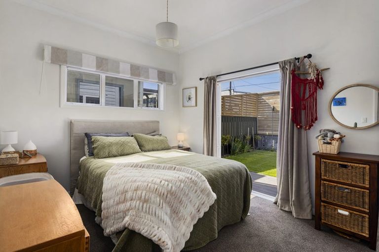 Photo of property in 16 Rua Street, Lyall Bay, Wellington, 6022