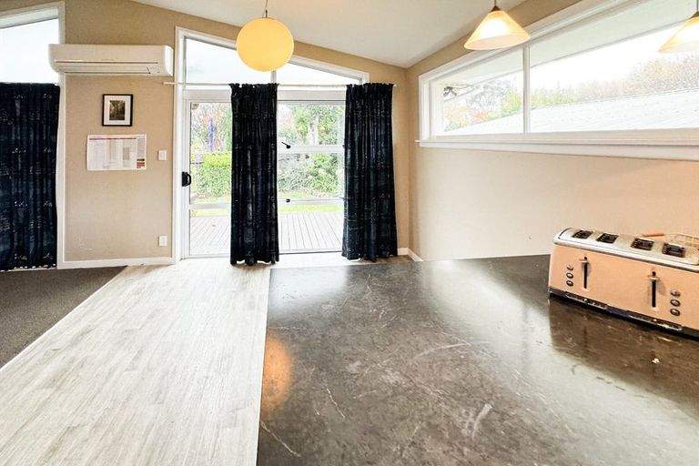 Photo of property in 1 Ostend Place, Avonhead, Christchurch, 8042