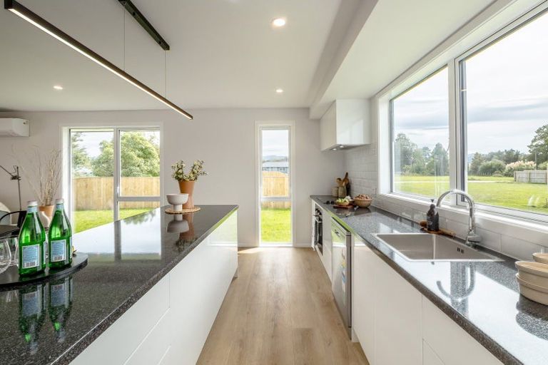 Photo of property in 3 Macrocarpa Lane, Carterton, 5713