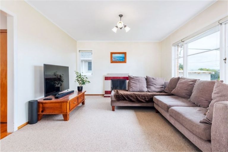Photo of property in 9 Paton Avenue, Te Atatu South, Auckland, 0610