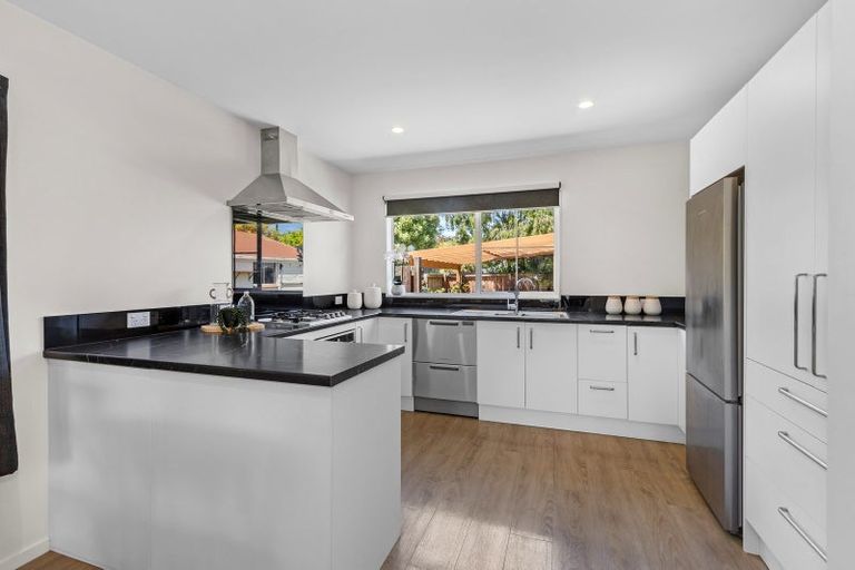 Photo of property in 24 Wades Avenue, Saint Martins, Christchurch, 8022