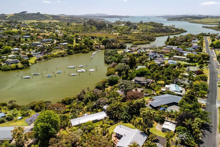 Photo of property in 22 Riverview Road, Kerikeri, 0230